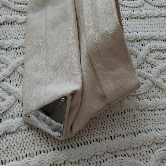 White Handbag - Picture 6 of 8